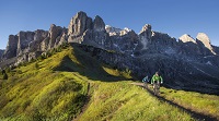 Biken vor imposanter Bergkulisse (c) IDM Südtirol (Hotel Sun Valley)