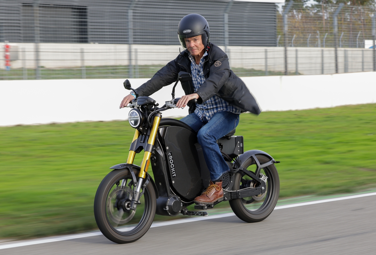 Hannes Jaenicke auf dem eROCKIT (Bildquelle: Fotocredit: e4 Qualification GmbH / Torsten Karpf)