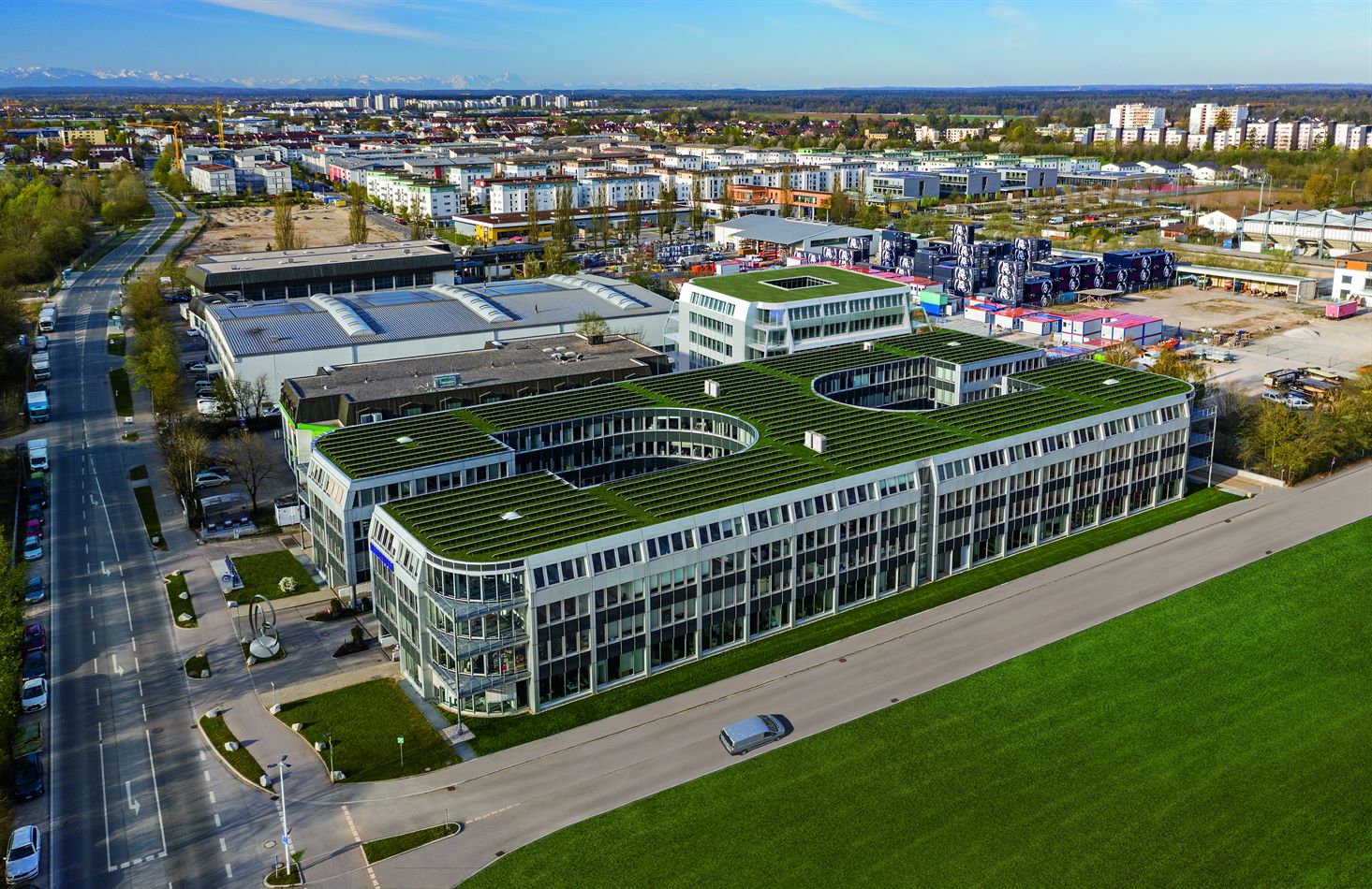 Geothermie, eine großflächige PV-Anlage sowie smarte Gebäudetechni verschaffen dem Hatrium eine LEED Platin Zertifizierung (c) SG