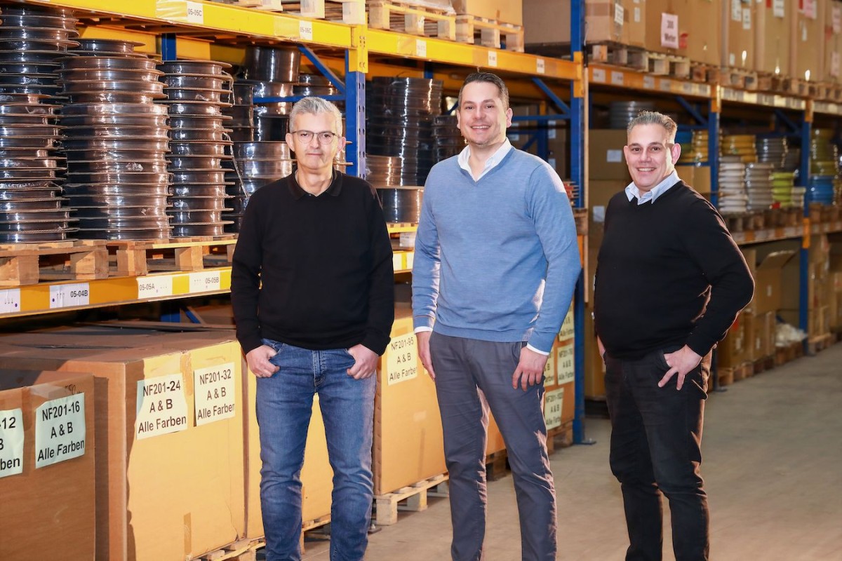 Das Führungsteam von E-M-C-Direct blickt auf ein erfolgreiches Jahr 2022 zurück. (© Foto: E-M-C-direct) Das Führungsteam von E-M-C-Direct blickt auf ein erfolgreiches Jahr 2022 zurück. (© Foto: E-M-C-direct)