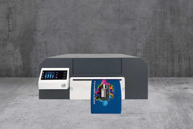 Der Farbetikettendrucker REA LABEL Color JET-2: eine preiswerte Alternative zu externen Druckereien (Die Bildrechte liegen bei dem Verfasser der Mitteilung.) Der Farbetikettendrucker REA LABEL Color JET-2: eine preiswerte Alternative zu externen Druckereien (Die Bildrechte liegen bei dem Verfasser der Mitteilung.)
