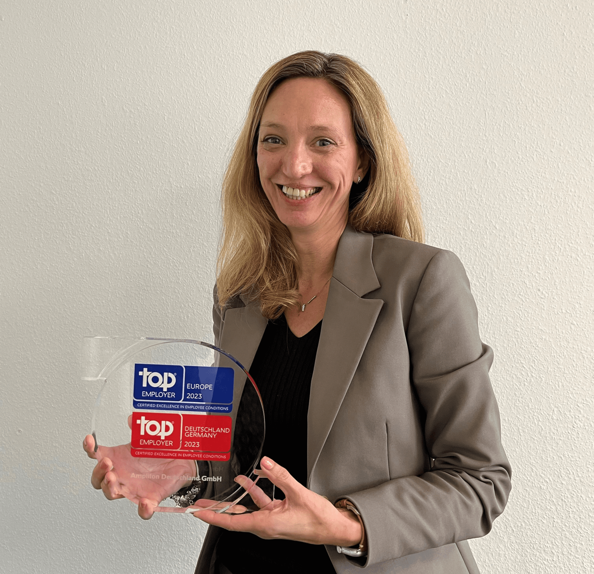 Sina Freundlieb, Personalleitung Amplifon, freut sich über die Auszeichnung „Top Employer 2023“. Sina Freundlieb, Personalleitung Amplifon, freut sich über die Auszeichnung „Top Employer 2023“.
