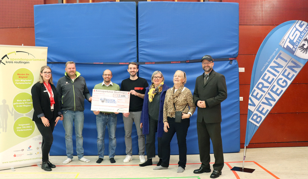 Spendenparlament Reutlingen uebergibt 2600 Euro Spende an die TSG Reutlingen (Die Bildrechte liegen bei dem Verfasser der Mitteilung.)