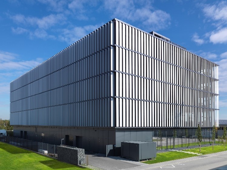 Lichtdurchflutete Offices: Hauptsitz der CUBE brand communications bei Ingolstadt Lichtdurchflutete Offices: Hauptsitz der CUBE brand communications bei Ingolstadt