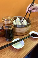 Warum essen die Chinesen mit Stäbchen? (Foto: Drachenhaus Verlag) Warum essen die Chinesen mit Stäbchen? (Foto: Drachenhaus Verlag)