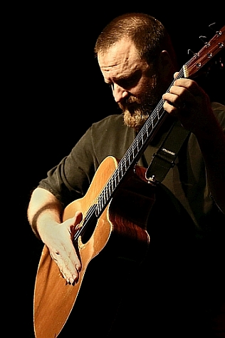 Gitarrengott Jeff Aug, Photo by Evelyn Steinweg Gitarrengott Jeff Aug, Photo by Evelyn Steinweg