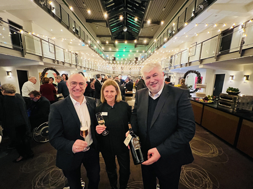 Sie freuen sichüber den Erfolg der Jubiläumsweingala 2023 im Mercure Tagungs-& Landhotel Krefeld ( (Bildquelle: Claudia Wingens)