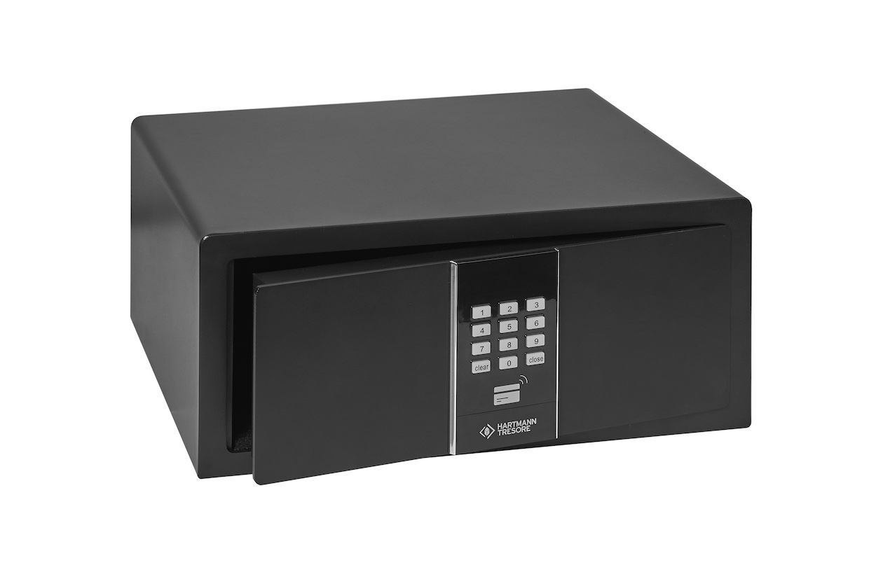 Der Zimmersafe HS 480-08 arbeitet batterielos und mit Direktanschluss 230 V. (Bildquelle: Hartmann Tresore)