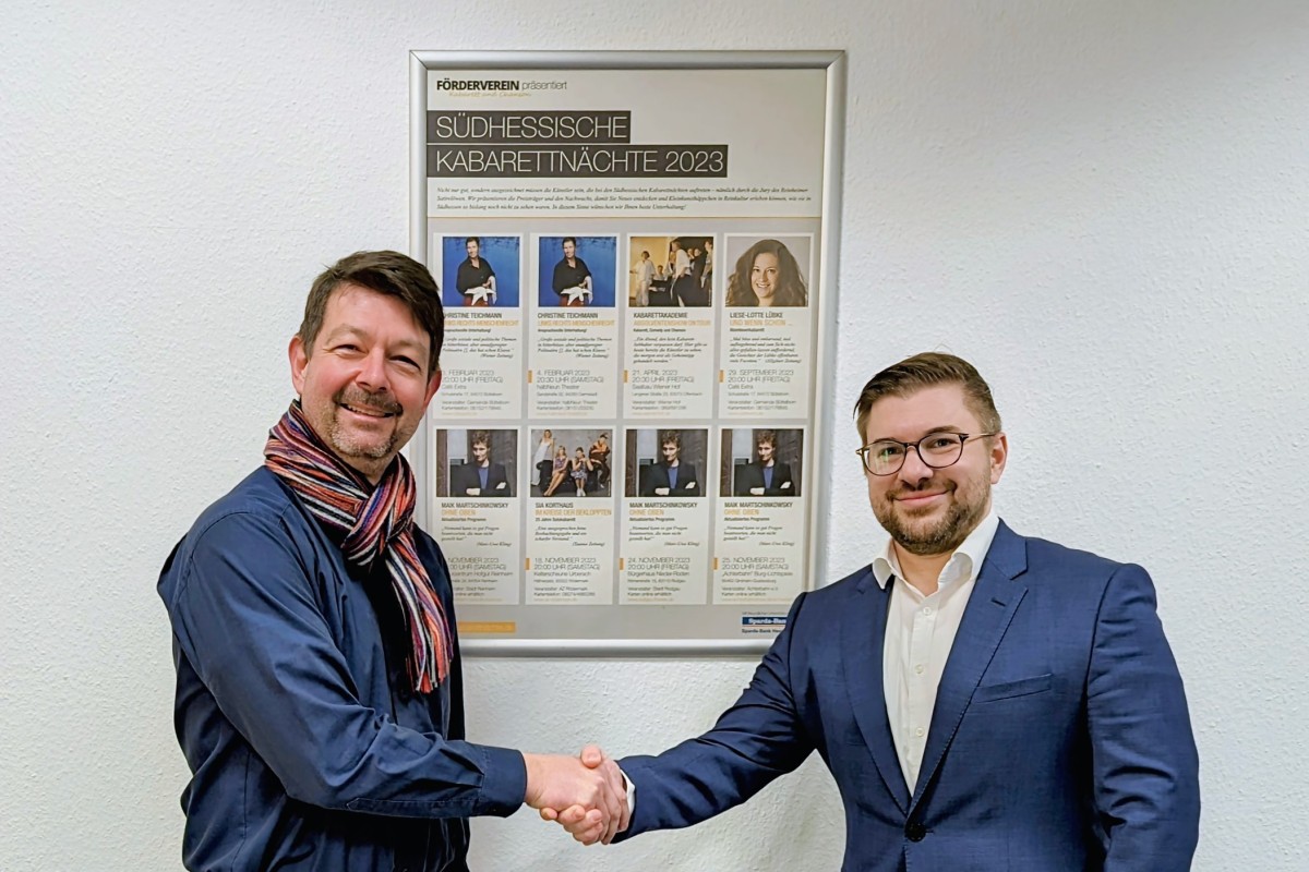 Michael Ihringer, Förderverein und Christoph Meschonat, Sparda-Bank bei der Scheck-Übergabe (© Förderverein)