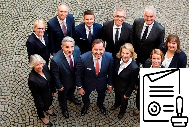 Denis Behlmann mit den Abteilungsleitern der Bereiche: Immobilienverwaltung, Import und Finanzen (Die Bildrechte liegen bei dem Verfasser der Mitteilung.) Denis Behlmann mit den Abteilungsleitern der Bereiche: Immobilienverwaltung, Import und Finanzen (Die Bildrechte liegen bei dem Verfasser der Mitteilung.)