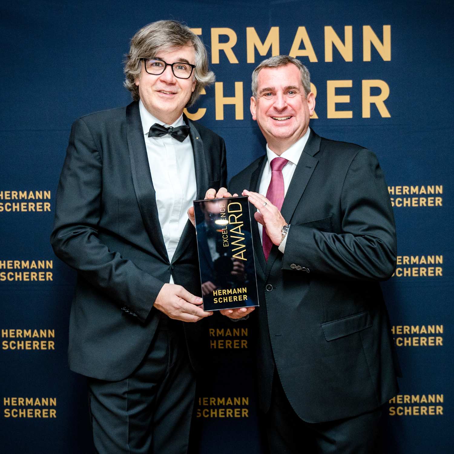Michael Heitkötter erhält feierlich auf der Gala den Excellence Award (Bildquelle: Justin Bockey) Michael Heitkötter erhält feierlich auf der Gala den Excellence Award (Bildquelle: Justin Bockey)