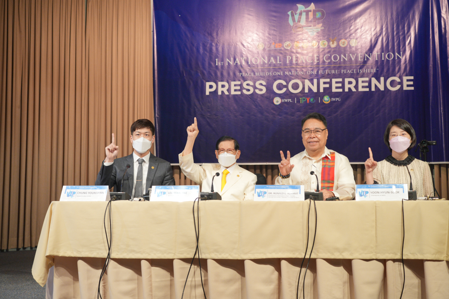Photo_Press Conference IPYG Director Chung Youngmin HWPL Chairman Lee Man hee VIP Chairman and CHED Commissioner Dr. Adamat