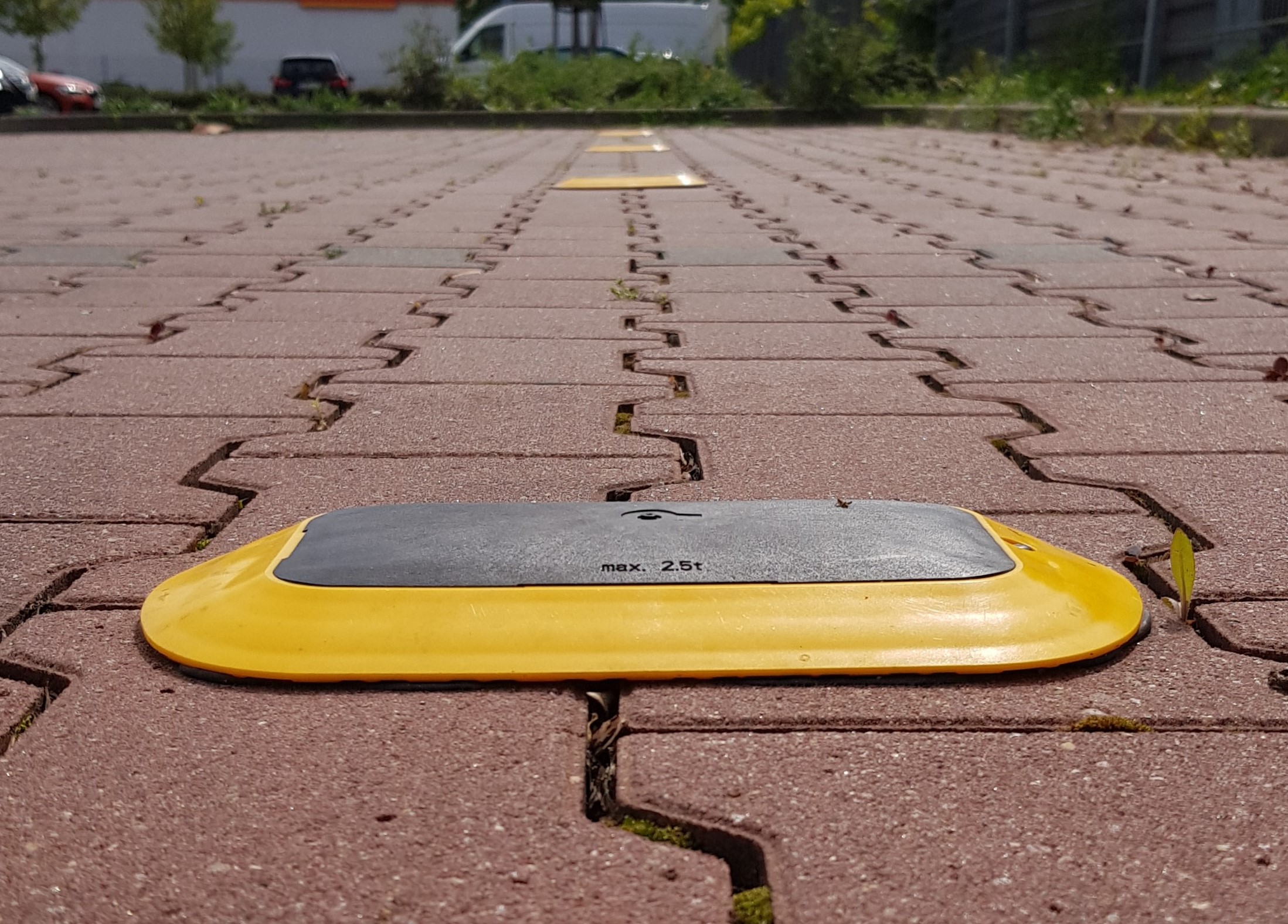 Der Belegungszustand der Parkflächen wird durch Sensoren erfasst. (Quelle: Smart City System). (Die Bildrechte liegen bei dem Verfasser der Mitteilung.)