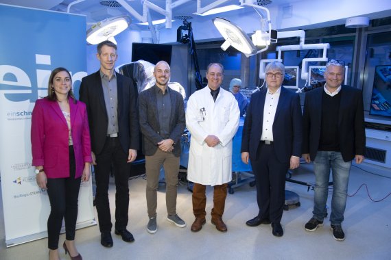 Einschnitte - Einblicke: Das Team zum Thema"Digitalisierung - Fusion - KI in der Chirurgie" (Bildquelle: KD Busch/BioRegio STERN Management GmbH)