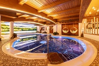 Hallenbad im alpenländischen Stil (c) Photograpie Monschau (Parkhotel Burgmühle) Hallenbad im alpenländischen Stil (c) Photograpie Monschau (Parkhotel Burgmühle)