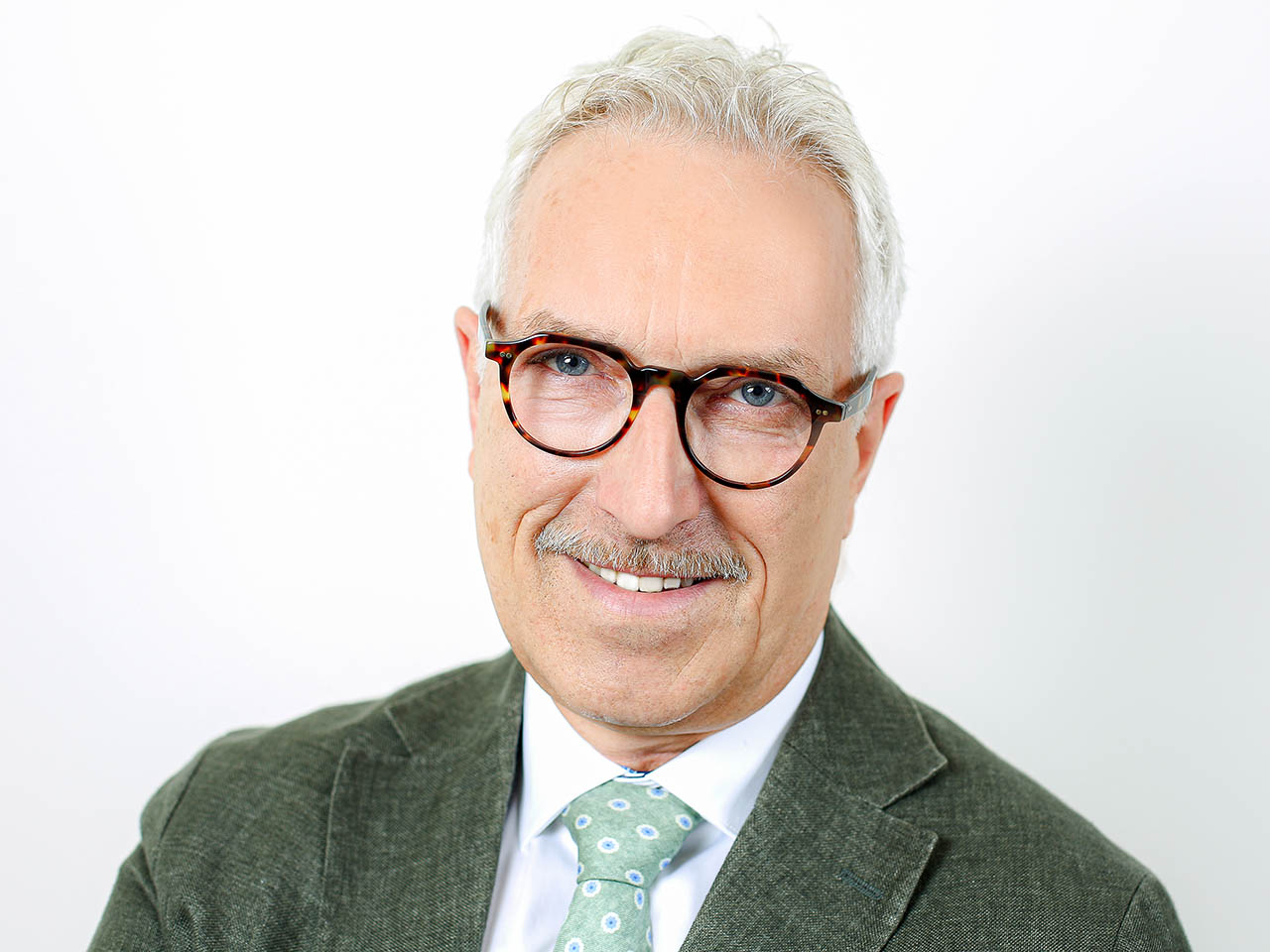 Dr. med. Rainer Mutschler M.A. Dr. med. Rainer Mutschler M.A.