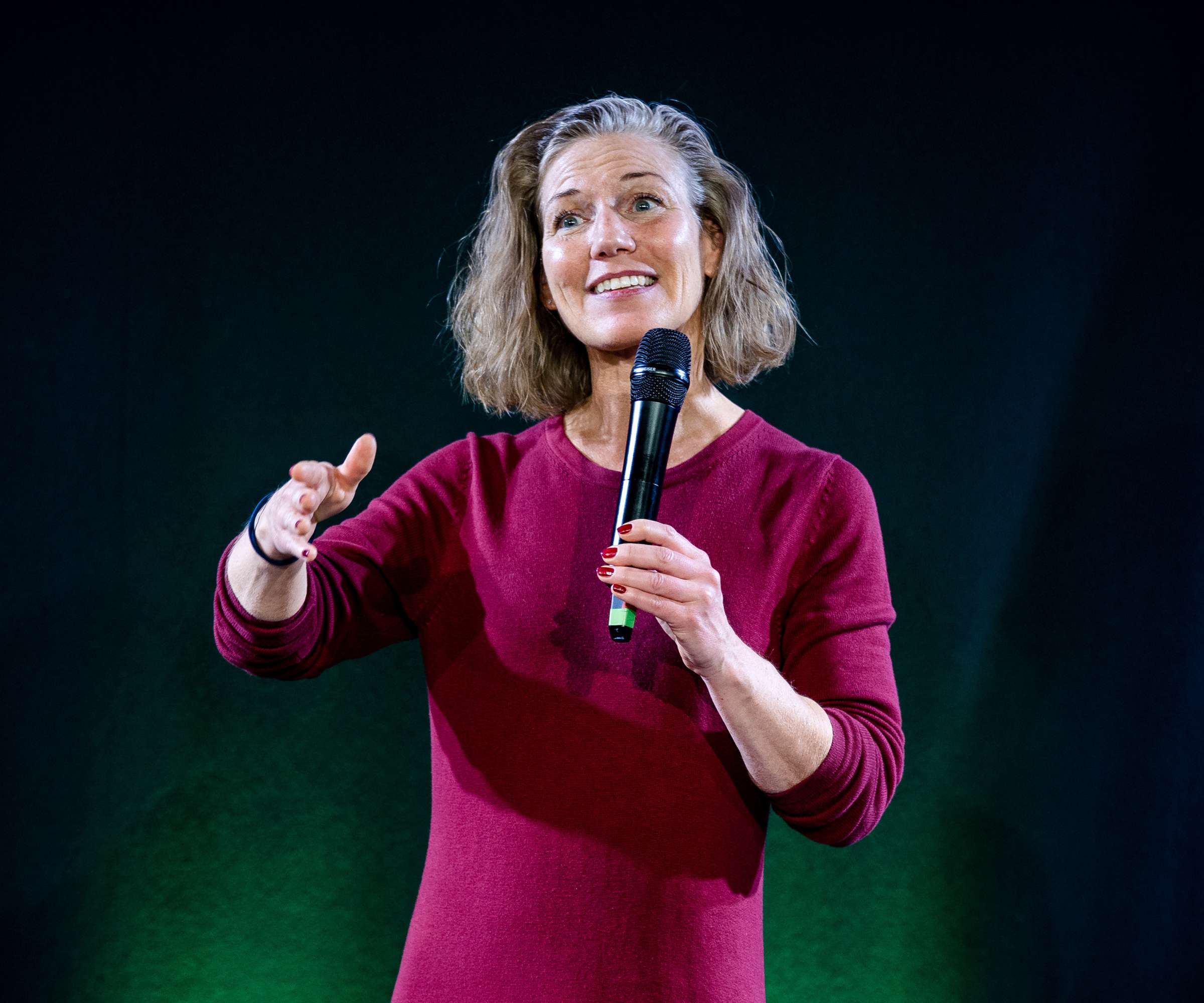 Corinna Heller überzeugt bei Speakerslam Weltrekord und erhält Auszeichnung