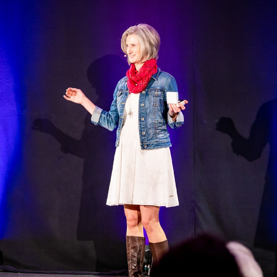 Petra Brunner auf der Bühne (Bildquelle: @Christina_Pörsch)
