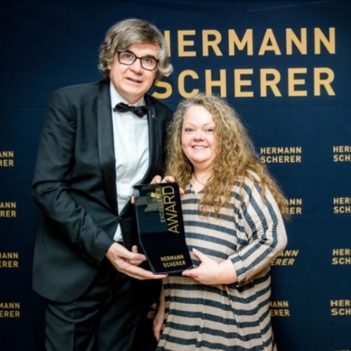 Sanja Solomun bekommt den Excellence Award auf der Galaüberreicht (Fotograf Justin Bockey) (Die Bildrechte liegen bei dem Verfasser der Mitteilung.) Sanja Solomun bekommt den Excellence Award auf der Galaüberreicht (Fotograf Justin Bockey) (Die Bildrechte liegen bei dem Verfasser der Mitteilung.)
