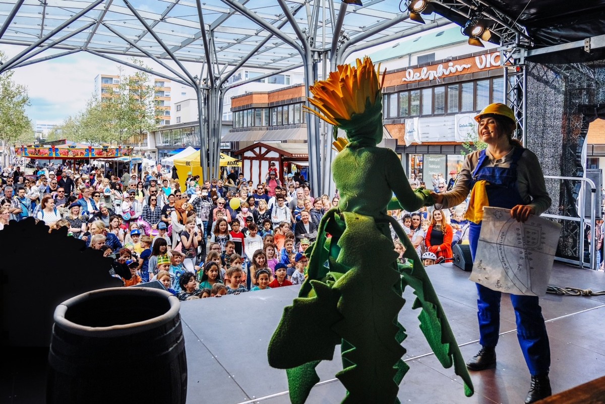 Kunterbunter Kindersamstag in der Wolfsburger Innenstadt (© WMG Wolfsburg, Foto: Janina Snatzke) Kunterbunter Kindersamstag in der Wolfsburger Innenstadt (© WMG Wolfsburg, Foto: Janina Snatzke)