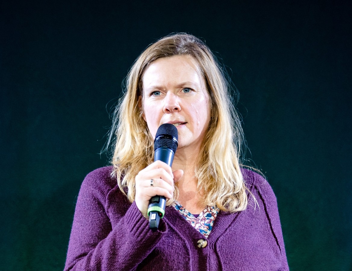 Sylvia Schütz beim Speaker Slam in Mastershausen (© Justin Bockey) Sylvia Schütz beim Speaker Slam in Mastershausen (© Justin Bockey)