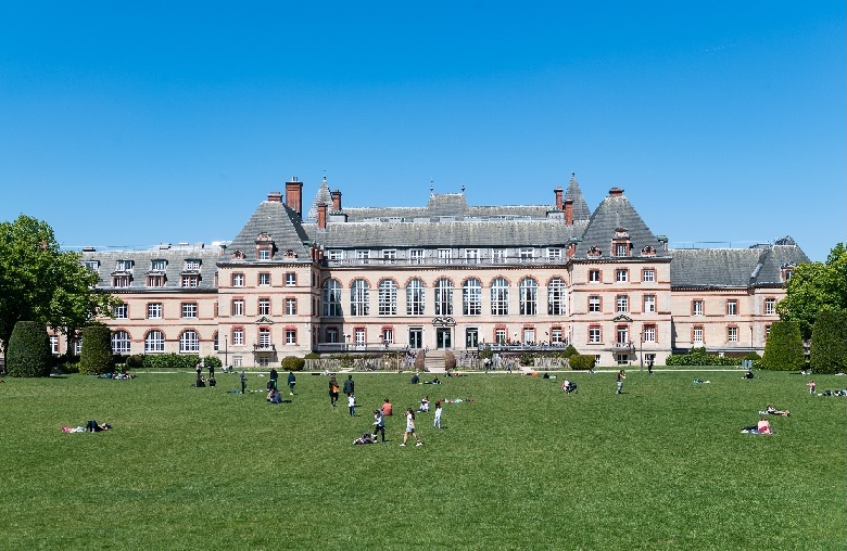 Campusgelände in Paris (Die Bildrechte liegen bei dem Verfasser der Mitteilung.) Campusgelände in Paris (Die Bildrechte liegen bei dem Verfasser der Mitteilung.)