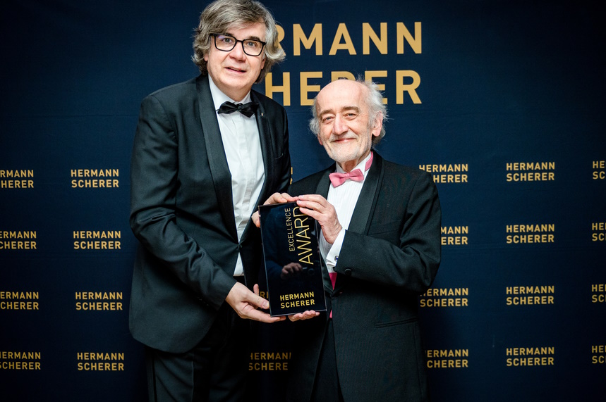 Verleihung Excellence Speaker Award an Emil Schmidt (Die Bildrechte liegen bei dem Verfasser der Mitteilung.) Verleihung Excellence Speaker Award an Emil Schmidt (Die Bildrechte liegen bei dem Verfasser der Mitteilung.)