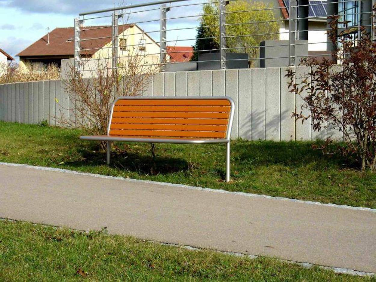 Parkbank und Stadtmobiliar von Conti