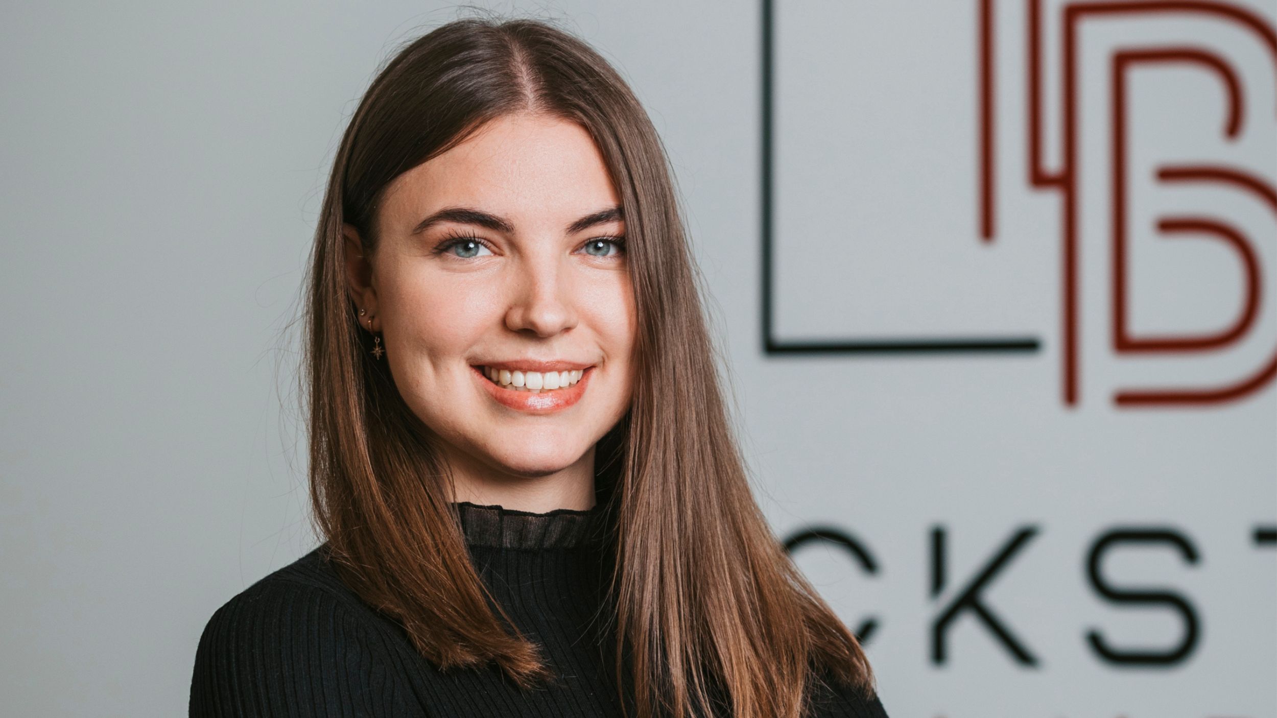 Victoria Bernatzik BA ist Social Media Managerin bei BACKSTAGE BRANDING. Victoria Bernatzik BA ist Social Media Managerin bei BACKSTAGE BRANDING.