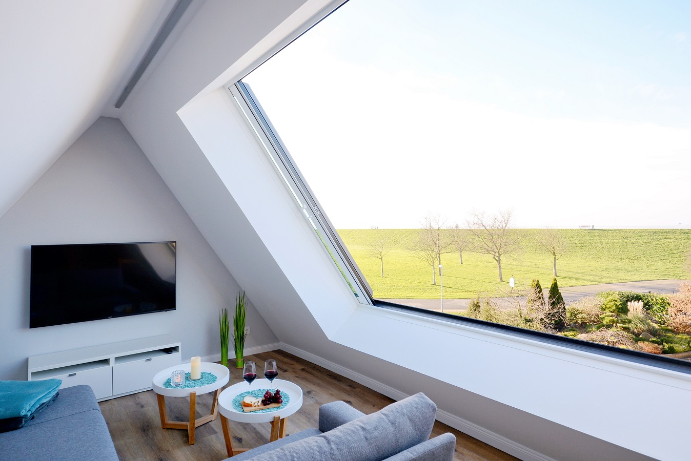 Viel natürliches Tageslicht, ein weiter Panoramablick und die Aufwertung des Ambientes im Dachgeschoss sind wesentliche Vorteile.