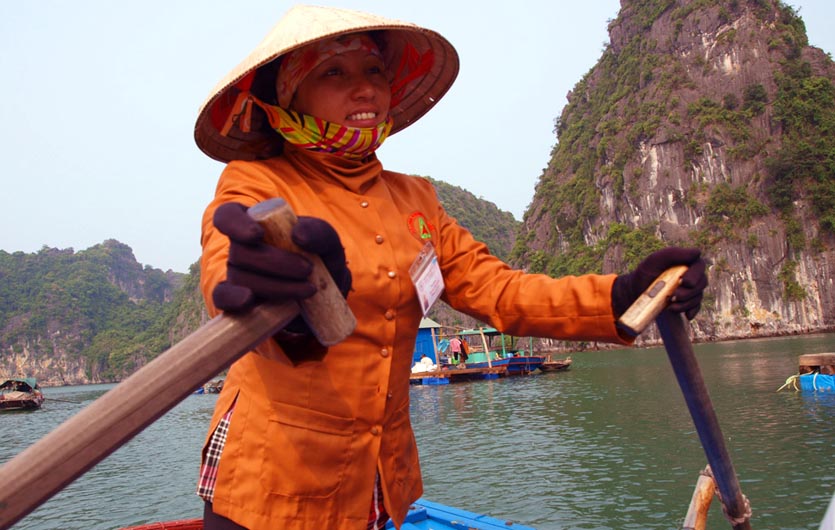 Vietnam Rundreisen - Rudern in der Halong Bay Vietnam (Die Bildrechte liegen bei dem Verfasser der Mitteilung.) Vietnam Rundreisen - Rudern in der Halong Bay Vietnam (Die Bildrechte liegen bei dem Verfasser der Mitteilung.)