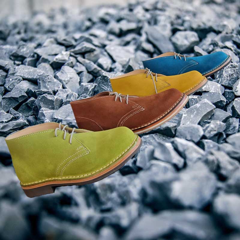 Farbige Desert Boots SAM bei Vitalinus (Die Bildrechte liegen bei dem Verfasser der Mitteilung.) Farbige Desert Boots SAM bei Vitalinus (Die Bildrechte liegen bei dem Verfasser der Mitteilung.)