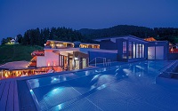 Sky Pool-Beleuchtung in der Nacht (c) Markus Auer (DAS KAISERBLICK Superior)
