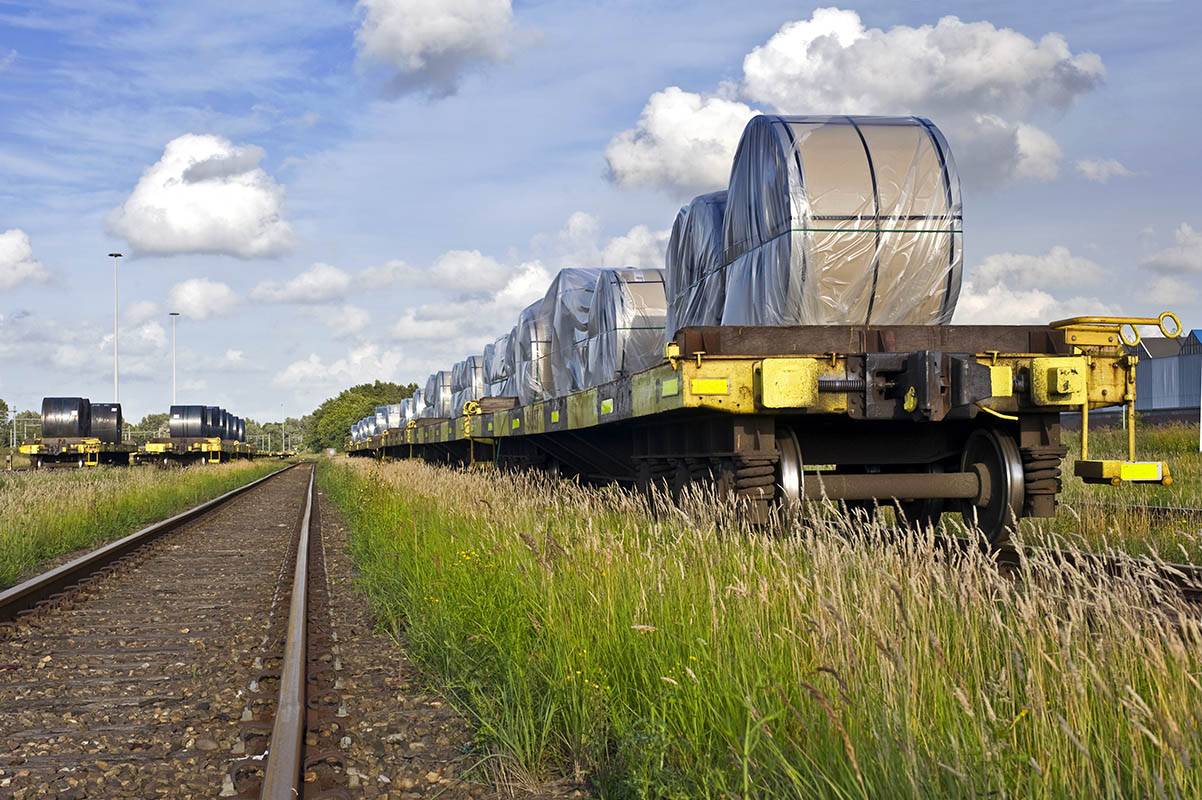 Stahlcoils auf dem Weg zur Weiterverarbeitung beim EMW Stahl-Service-Center (Die Bildrechte liegen bei dem Verfasser der Mitteilung.) Stahlcoils auf dem Weg zur Weiterverarbeitung beim EMW Stahl-Service-Center (Die Bildrechte liegen bei dem Verfasser der Mitteilung.)