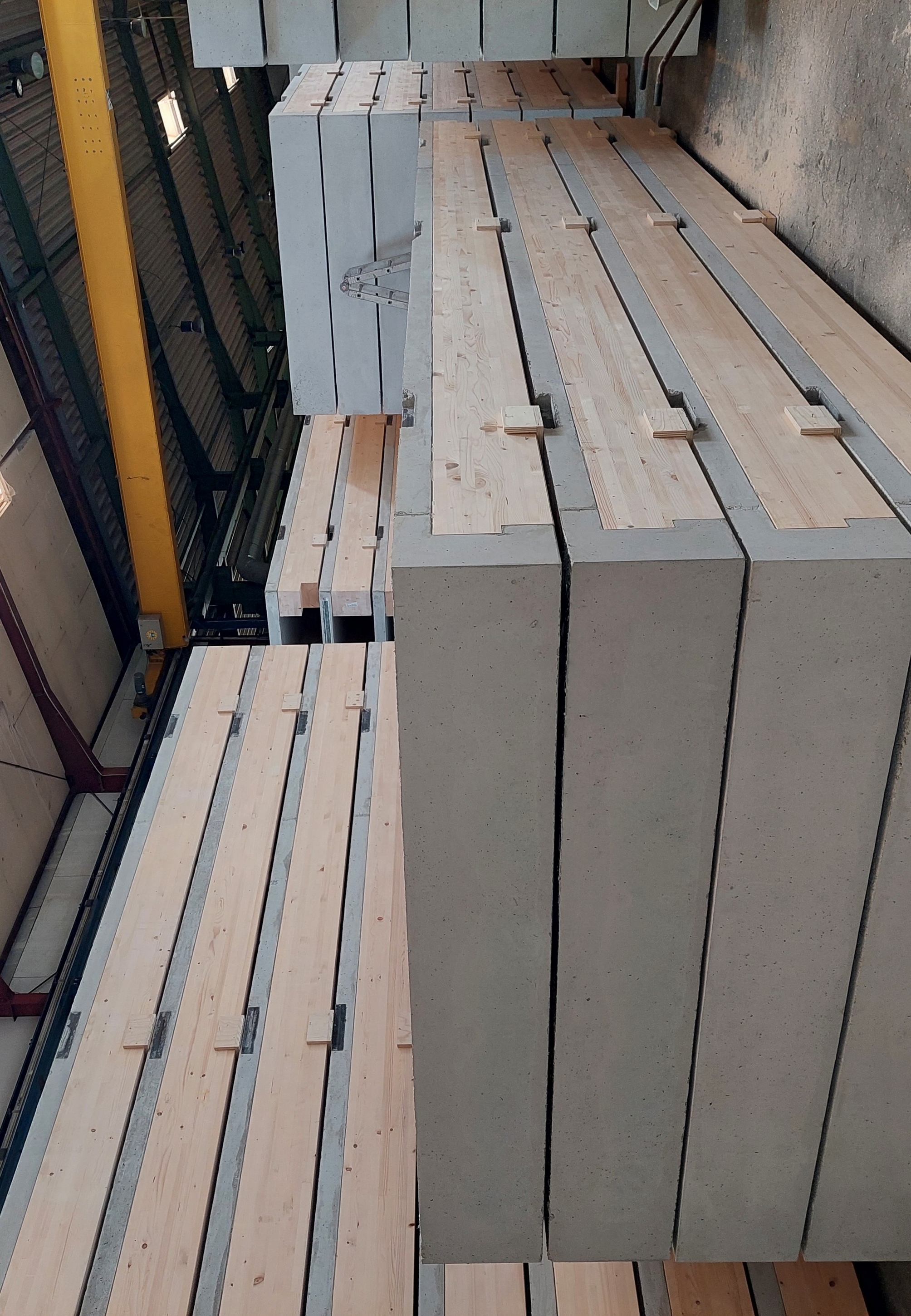Durch die Kombination von Holz und Beton werden Synergieeffekte der Stärken beider Materialien genutzt. Foto: Brüninghoff Durch die Kombination von Holz und Beton werden Synergieeffekte der Stärken beider Materialien genutzt. Foto: Brüninghoff