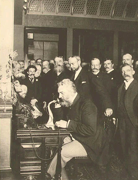 Bell führt 1892 das erste Ferngespräch von New York nach Chicago Bell führt 1892 das erste Ferngespräch von New York nach Chicago