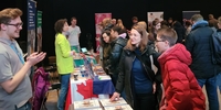 AUF IN DIE WELT Messe in Köln –Schüleraustausch und Gap Year (Foto: Stiftung Völkerverständigung) AUF IN DIE WELT Messe in Köln –Schüleraustausch und Gap Year (Foto: Stiftung Völkerverständigung)