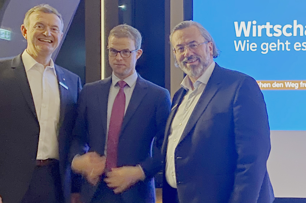 v.l.n.r.: F. Schweikert, Prof. Dr. Hennig und Ralf Magerkurth (Bildquelle: @VVRBeg)