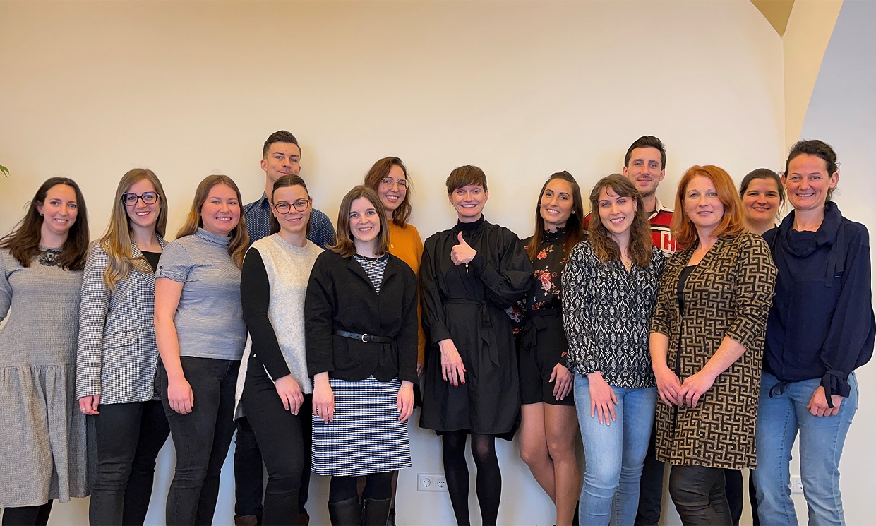 Astrid Steharnig-Staudinger mit ihrem Wiener Team (Bildquelle: (c) LinkingBrands) Astrid Steharnig-Staudinger mit ihrem Wiener Team (Bildquelle: (c) LinkingBrands)