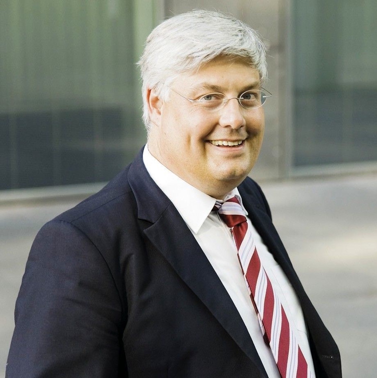Prof. Dr. Dr. Martin Stieger ist zum Mitglied Europäische Akademie der Wissenschaften und Künste berufen worden. Prof. Dr. Dr. Martin Stieger ist zum Mitglied Europäische Akademie der Wissenschaften und Künste berufen worden.