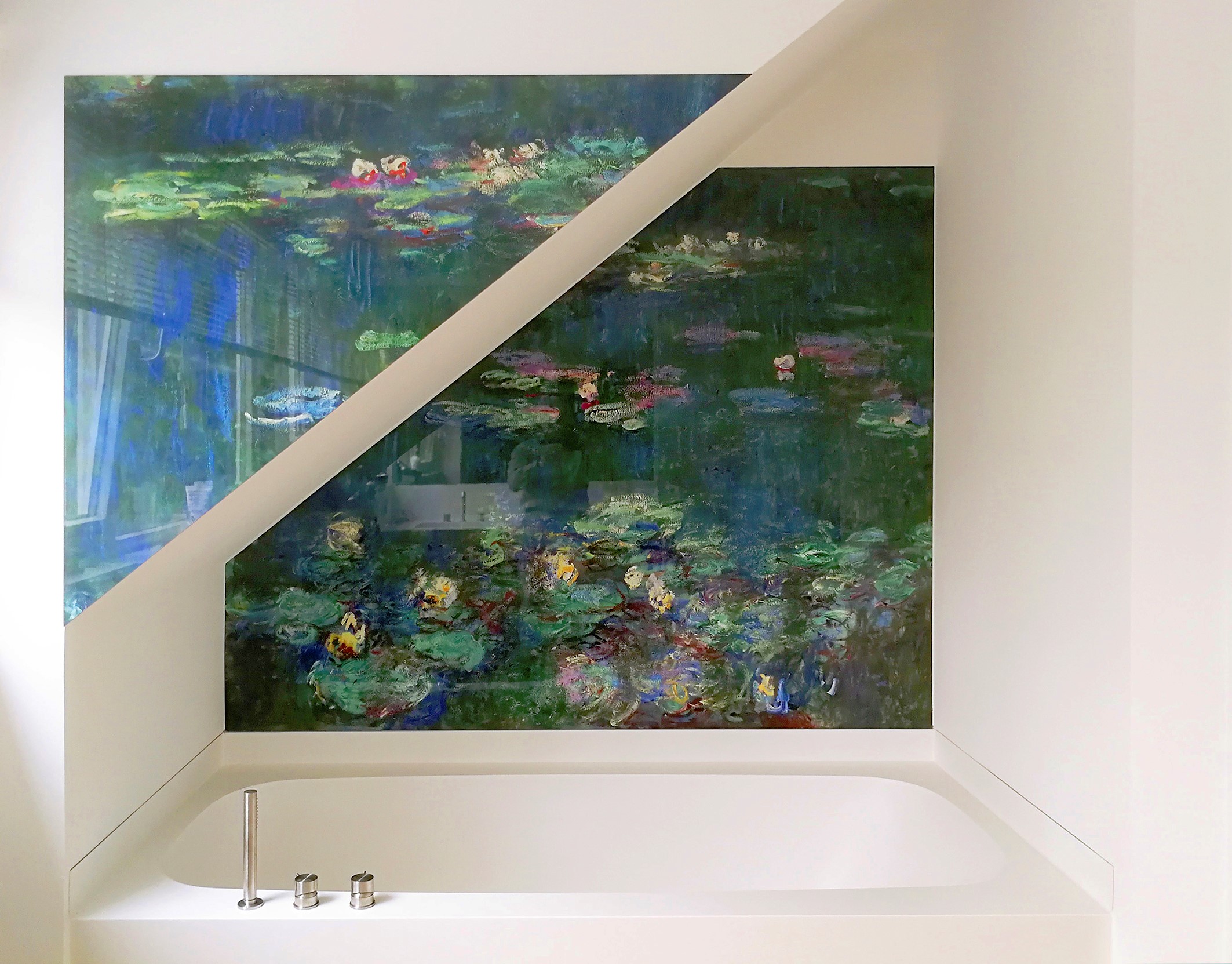 Monets Seerosen als besondere Wandgestaltung für das Badezimmer. (Die Bildrechte liegen bei dem Verfasser der Mitteilung.)