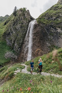 Wandern bei traumhafter Kulisse (c) Linda Lime & Fotografie und Medien GmbH Kaltenberger 