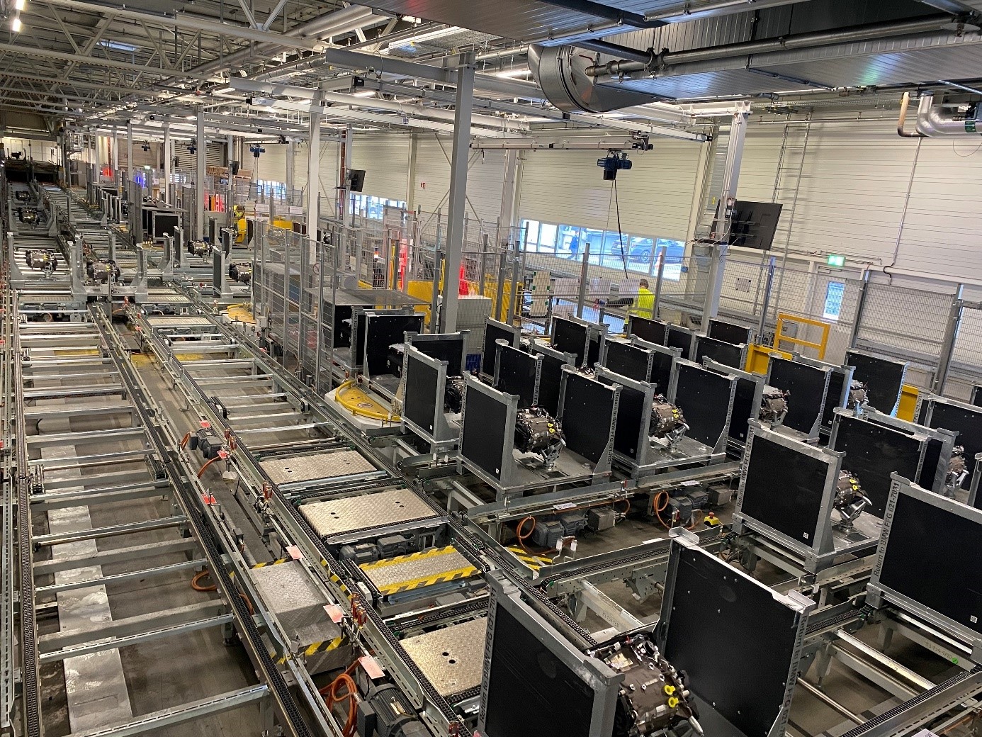 Automatisierte Anbindung der Fertigungslinie Automatisierte Anbindung der Fertigungslinie