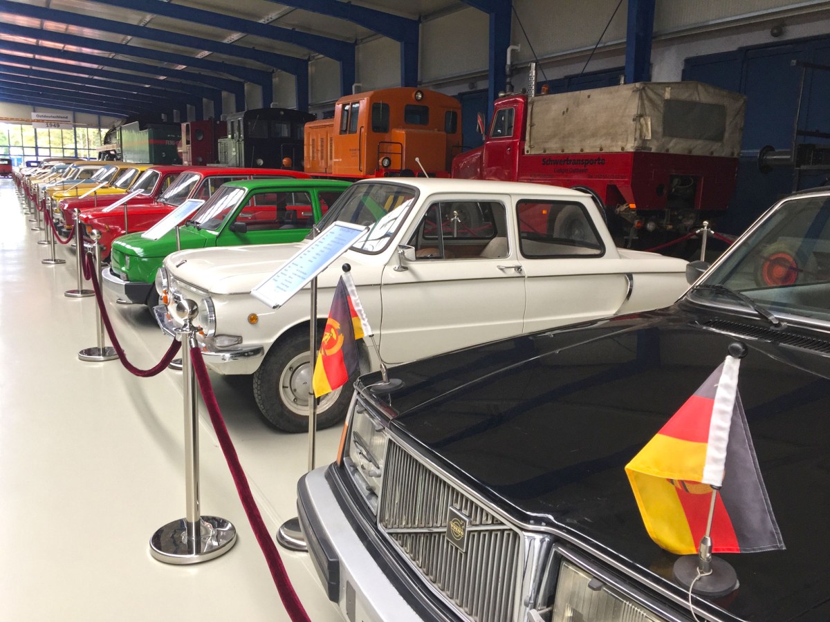 Ein Muss für große und kleine Technik-Fans: das Oldtimer-Museum Rügen. (© Ostseeappartements Rügen) Ein Muss für große und kleine Technik-Fans: das Oldtimer-Museum Rügen. (© Ostseeappartements Rügen)