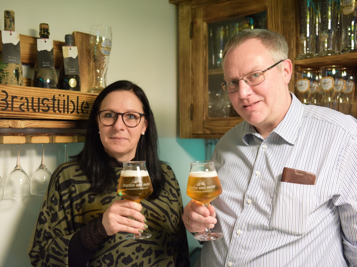 Im neuen Braustüble schaut die Geschäftsleitung optimistisch in die Zukunft! (© Hopfen und mehr GmbH) Im neuen Braustüble schaut die Geschäftsleitung optimistisch in die Zukunft! (© Hopfen und mehr GmbH)