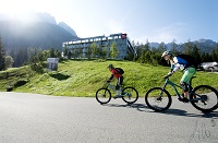 Außenansicht mit Bike (MyTirol)