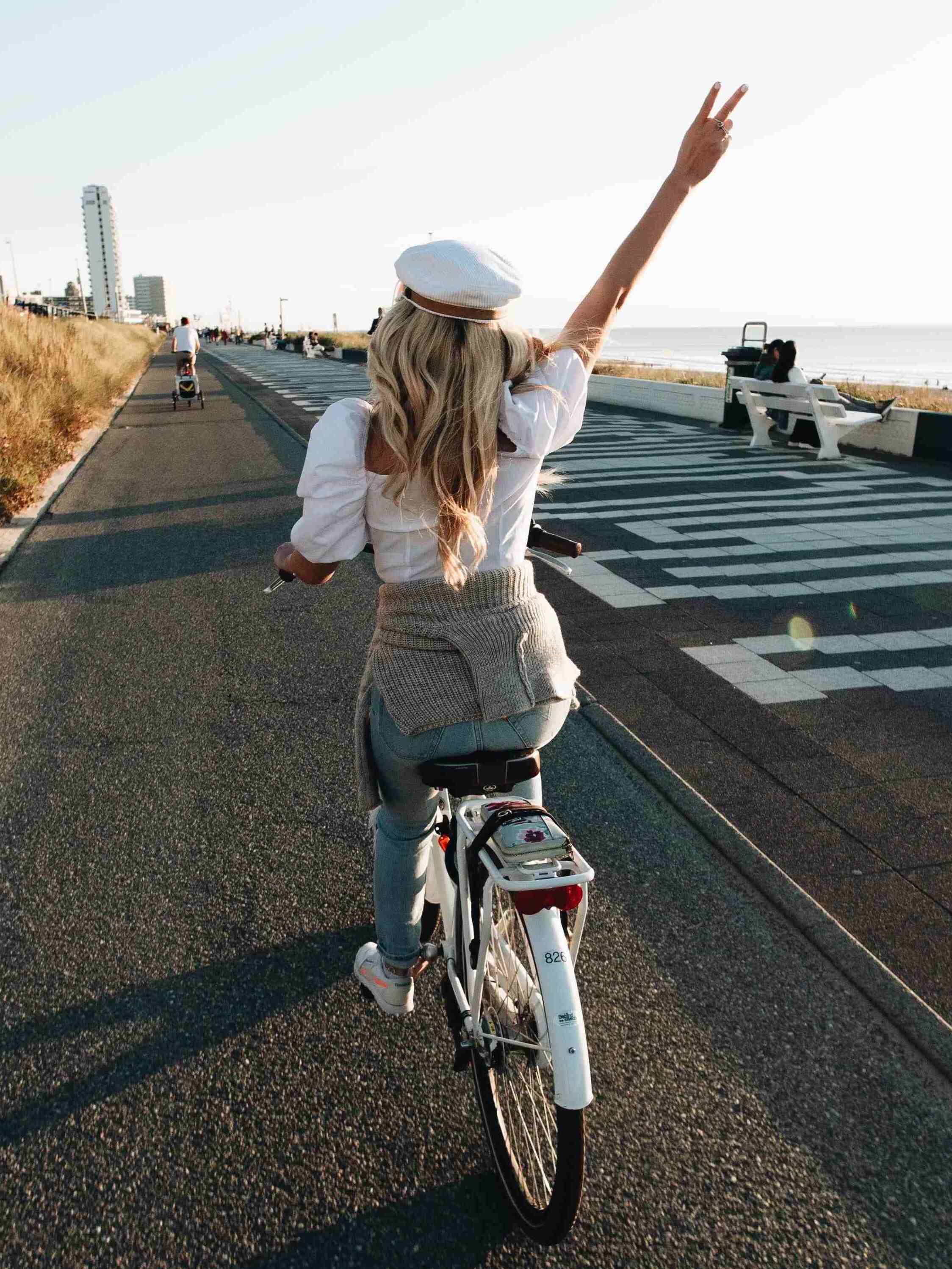Radfahren am Strand vom Zandvoort (Bildquelle: @Stella_Schubert_und_Patrick_Kreuger) Radfahren am Strand vom Zandvoort (Bildquelle: @Stella_Schubert_und_Patrick_Kreuger)