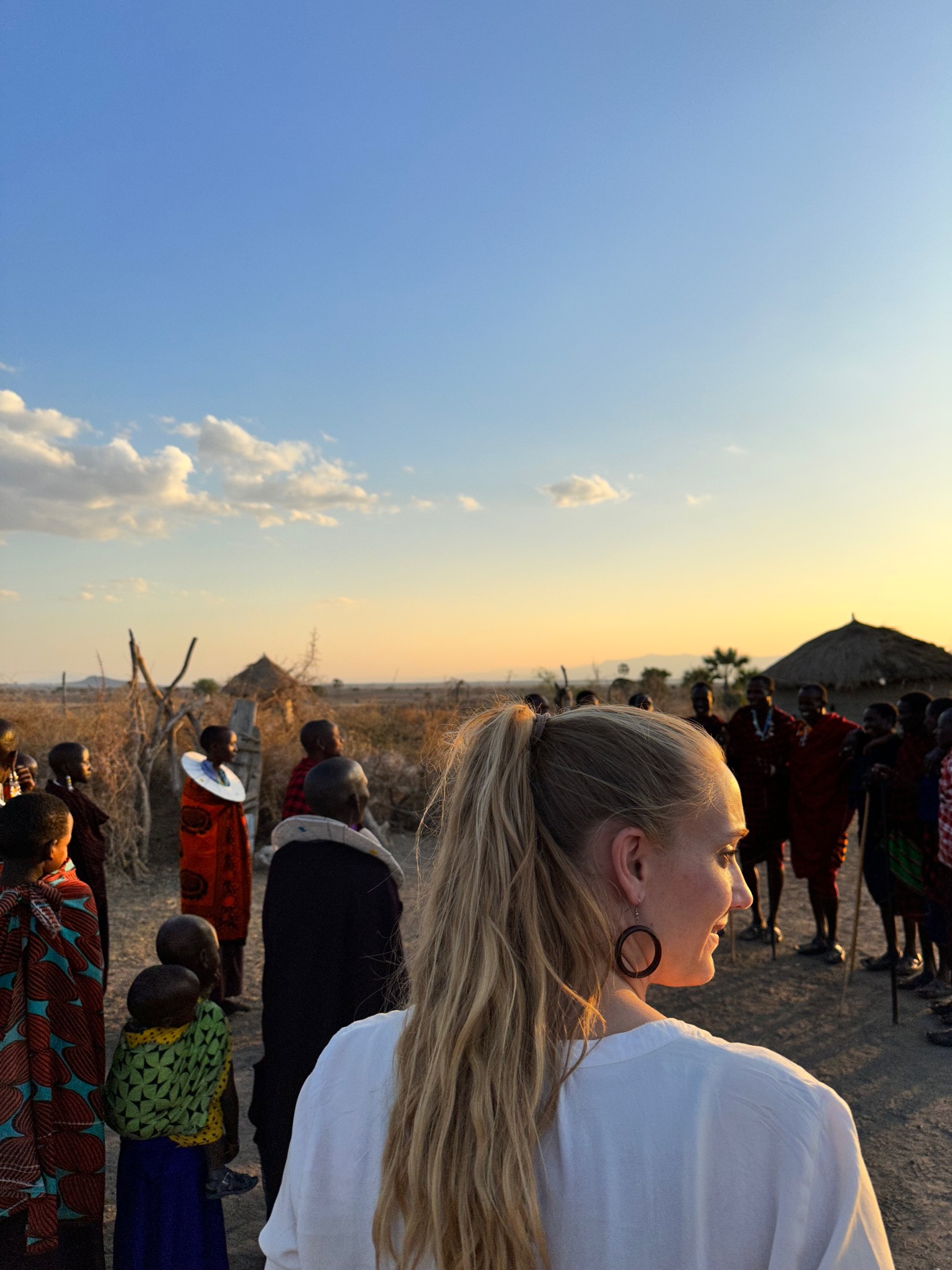 Corinna besucht ihre Veranstalter persönlich, hier in ihrer Massai Community in Tanzania (Die Bildrechte liegen bei dem Verfasser der Mitteilung.) Corinna besucht ihre Veranstalter persönlich, hier in ihrer Massai Community in Tanzania (Die Bildrechte liegen bei dem Verfasser der Mitteilung.)