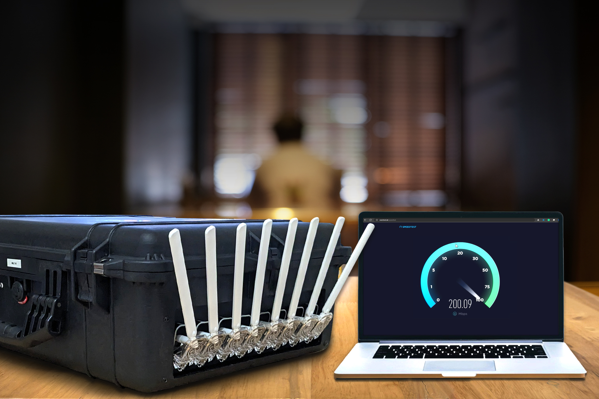Das Multi-LTE-Case bündelt verschiedene Internetsignale zu einem ausfallsicheren Ausgangssignal (c) Eventnet GmbH Das Multi-LTE-Case bündelt verschiedene Internetsignale zu einem ausfallsicheren Ausgangssignal (c) Eventnet GmbH