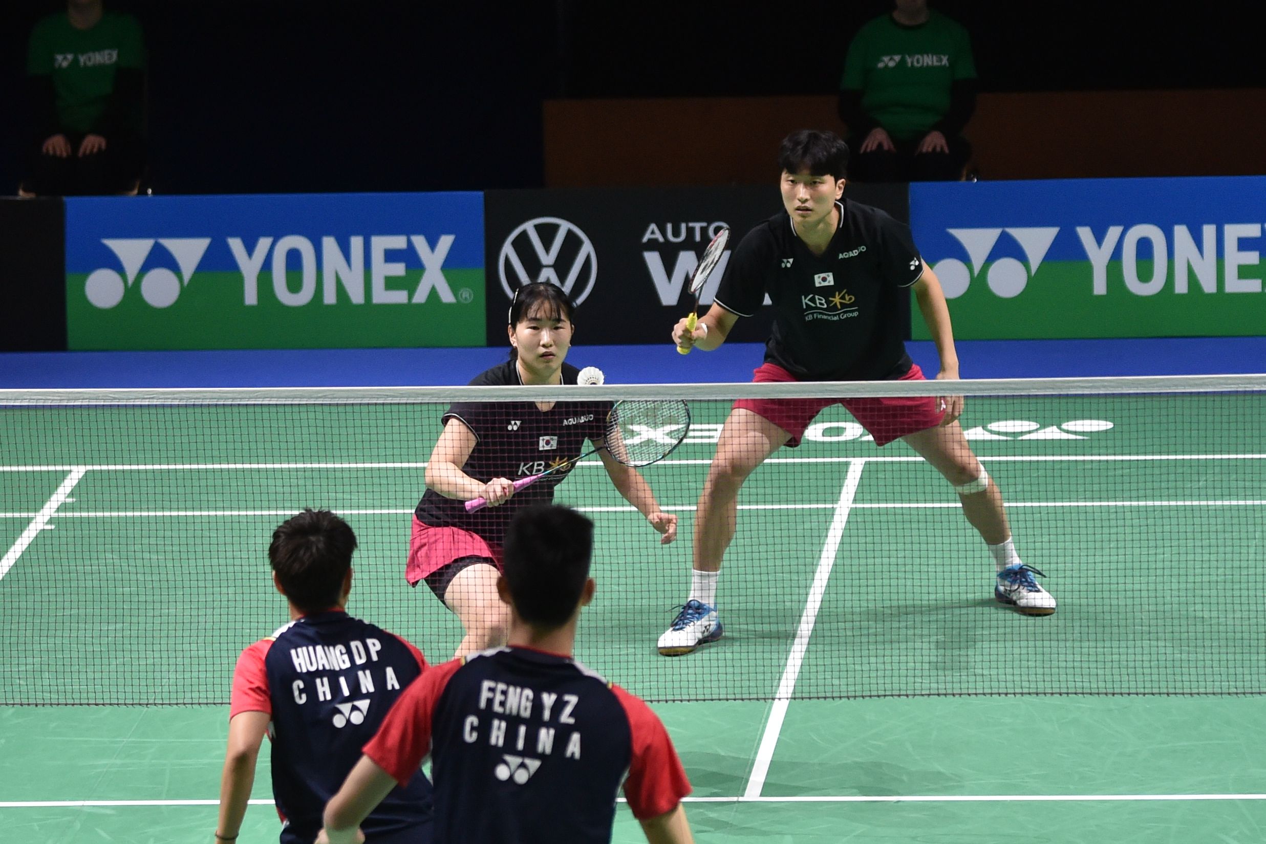 Die Chinesen Feng Yan Zhe und Huang Dong Ping dominierten das Mixed Double in Mülheim. Die Chinesen Feng Yan Zhe und Huang Dong Ping dominierten das Mixed Double in Mülheim.